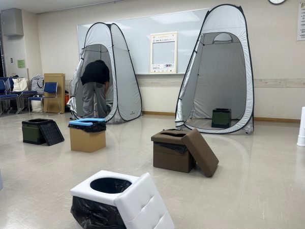 会場に用意された様々な非常用トイレ